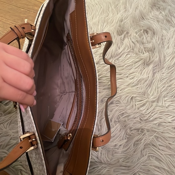 Michael Kors Bedford large pocket Tote white,Still tags! New never used, leather - Picture 2 of 6